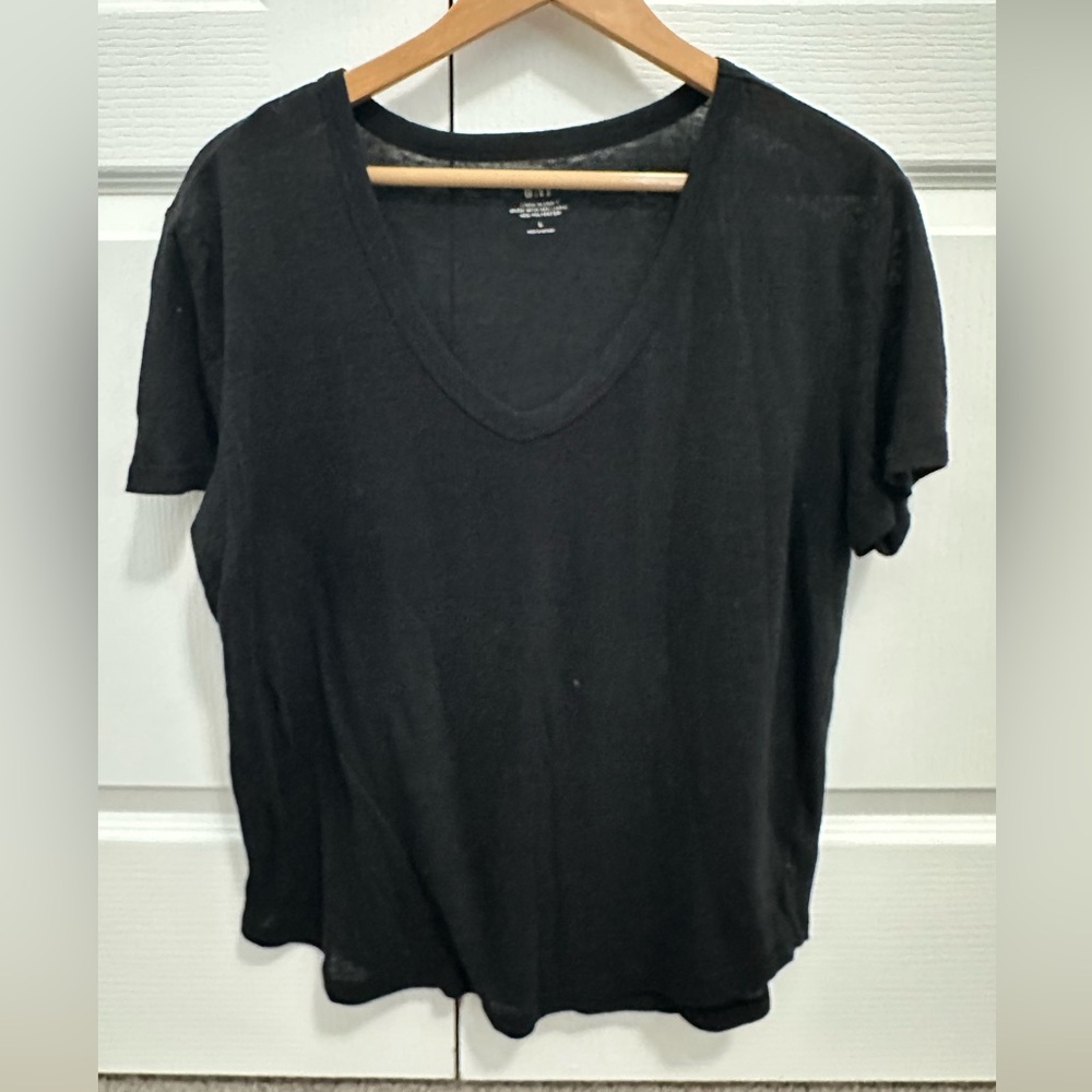 GAP Black V-Neck Short Sleeve Tee